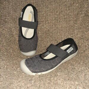 KEEN-Sienna-Gray/Black Canvas/Lace Overlay-Mary Jane-Size 6-Near Mint